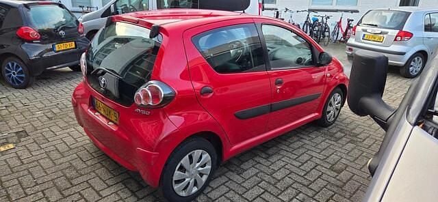 Occasion Toyota Aygo 68 PK (50 kW) 2010 Rood Hatchback