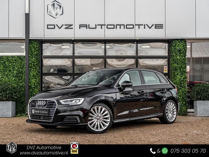Zwart (metallic) Gebruikt 2018 Audi A3 Sportback e-tron S-Line Hatchback | € 19.950 (Goede deal) - Afbeelding 1/4