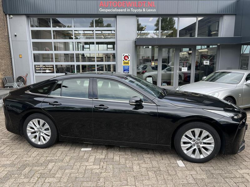Zwart Gebruikt 2021 Toyota Mirai Sedan | € 22.950 - Afbeelding 1/4