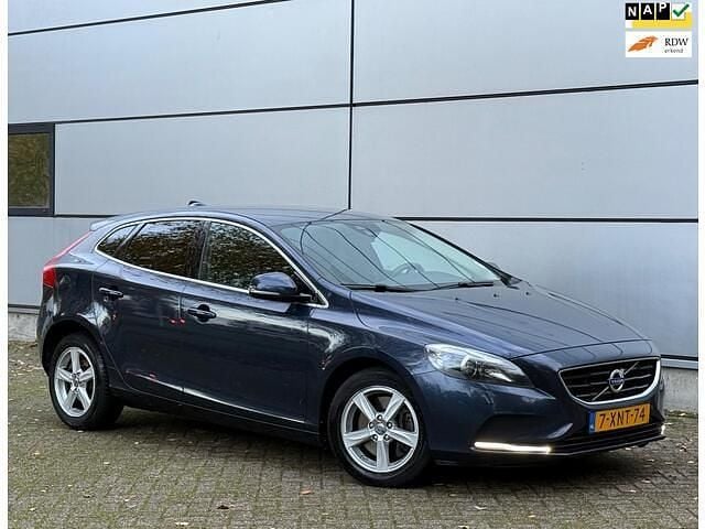 Blauw Gebruikt 2014 Volvo V40 Business Edition Hatchback | € 5.750 (Eerlijke prijs) - Afbeelding 1/4