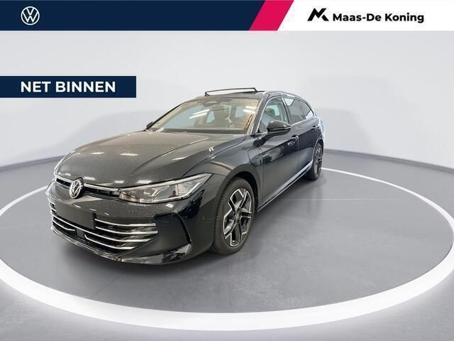 Zwart Gebruikt 2024 VW Passat Business Stationwagen | € 45.940 (Duur) - Afbeelding 1/4