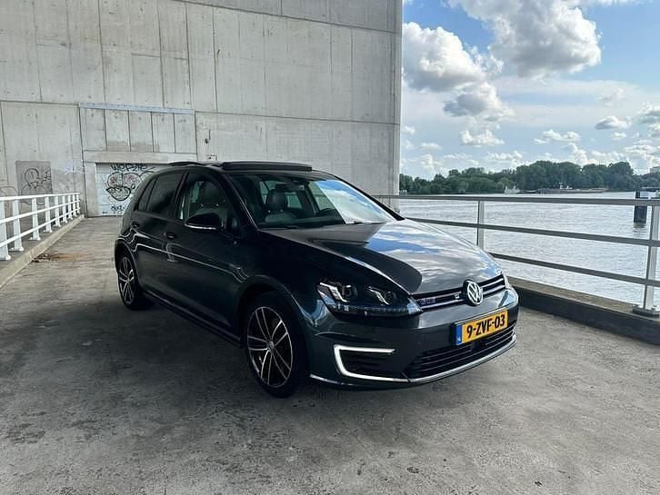 Occasion 2015 VW e-Golf GTE Hatchback | € 8.500 (Eerlijke prijs) - Afbeelding 1/4
