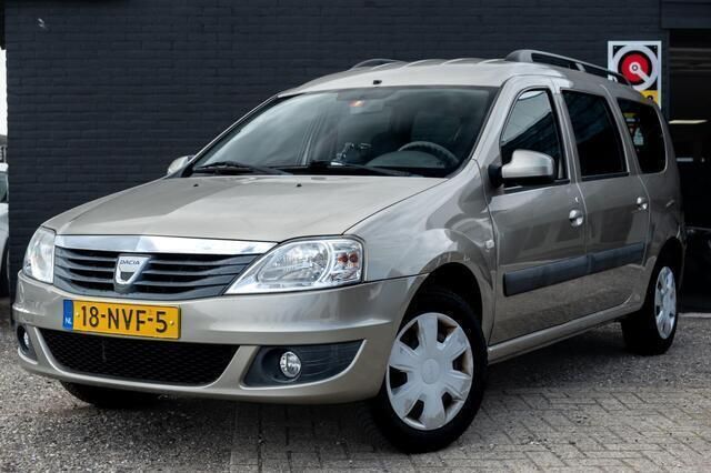 Grijs Gebruikt 2010 Dacia Logan MCV Lauréate MPV | € 5.450 (Iets duurder) - Afbeelding 1/4