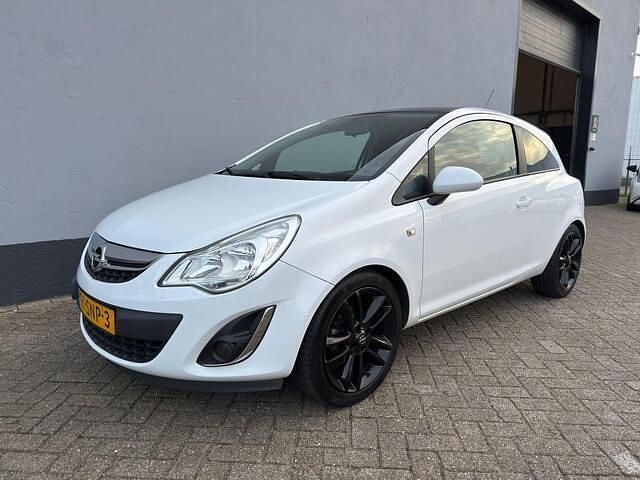 Wit Gebruikt 2011 Opel Corsa Color Edition Hatchback | € 4.950 (Iets duurder) - Afbeelding 1/4