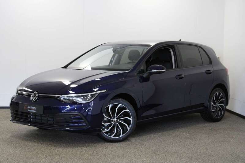 Blauw Gebruikt 2023 VW Golf VIII Life Hatchback | € 29.950 (Goede deal) - Afbeelding 1/4