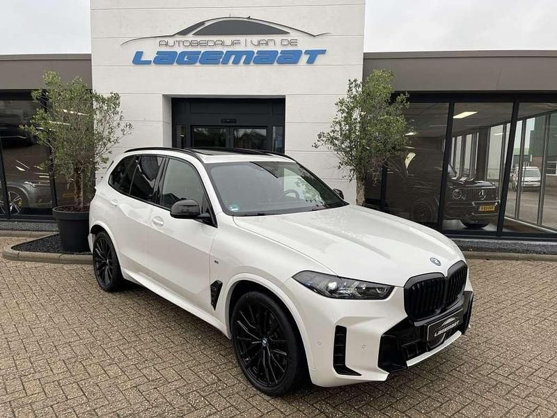Wit Gebruikt 2023 BMW X5 M Sport SUV | € 92.495 (Duur) - Afbeelding 1/4