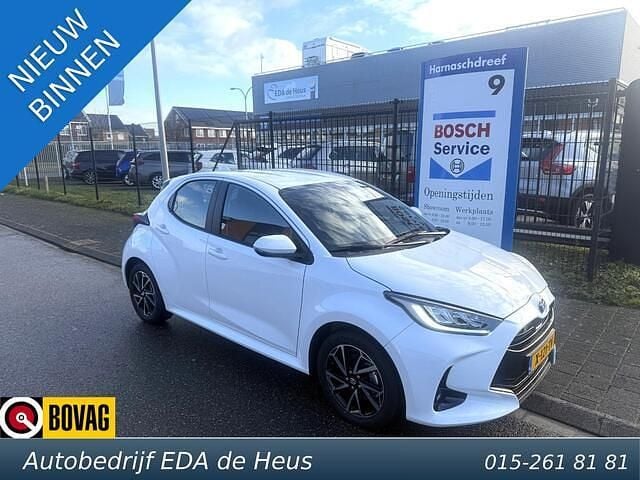 Wit Occasion 2024 Toyota Yaris Hatchback | € 23.440 (Goede deal) - Afbeelding 1/4