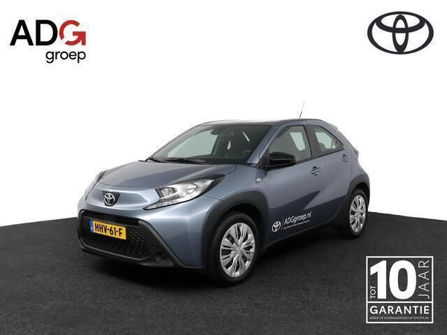 Grijs Gebruikt 2025 Toyota Aygo Play Hatchback | € 20.950 (Iets duurder) - Afbeelding 1/4