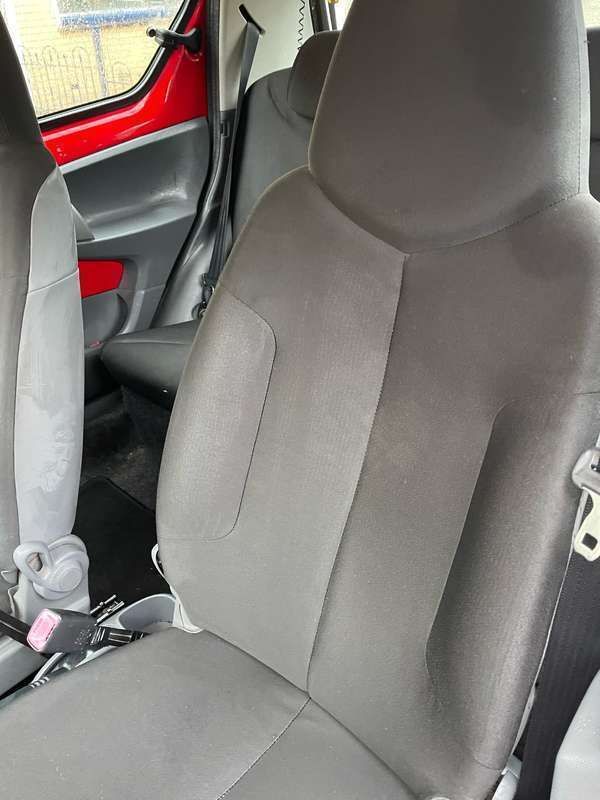 Rood Gebruikt 2008 Toyota Aygo Hatchback | € 1.950 (Goede deal) - Afbeelding 1/4
