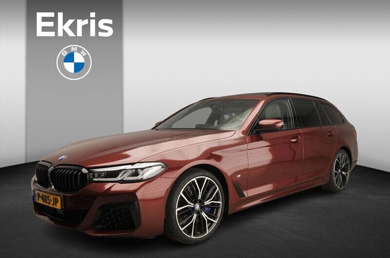 Rood, metallic lak Gebruikt 2022 BMW 540 M Sport Stationwagen | € 59.900 (Duur) - Afbeelding 1/4