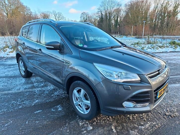 Grijs Occasion 2016 Ford Kuga Titanium SUV | € 11.750 (Eerlijke prijs) - Afbeelding 1/4