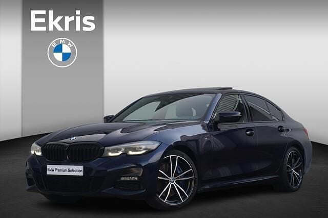 Blauw (metallic) Occasion 2022 BMW 320 Executive Sedan | € 34.900 (Eerlijke prijs) - Afbeelding 1/4