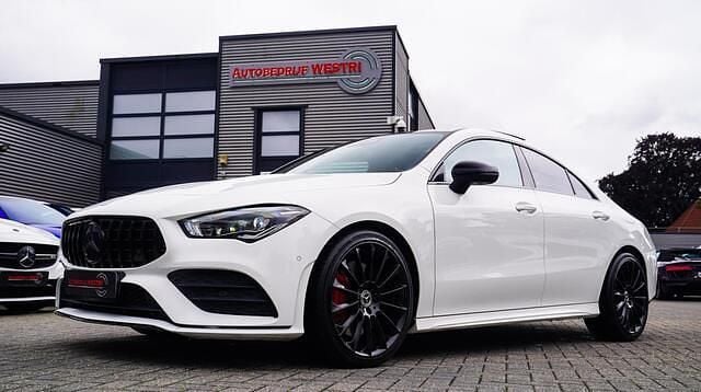 Wit Gebruikt 2019 Mercedes CLA220 Premium Plus Sedan | € 32.995 (Eerlijke prijs) - Afbeelding 1/4