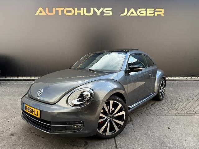 Grijs, metallic lak Gebruikt 2013 VW Beetle Sport Hatchback | € 12.950 (Iets duurder) - Afbeelding 1/4