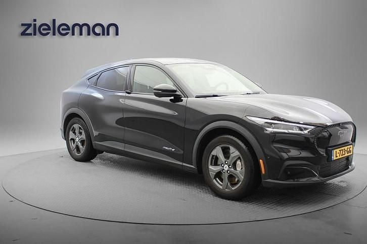 Zwart Occasion 2021 Ford Mustang Mach-E SUV | € 20.845 (Goede deal) - Afbeelding 1/4
