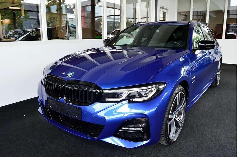 Blauw Gebruikt 2022 BMW 330e Stationwagen | € 37.900 - Afbeelding 1/4