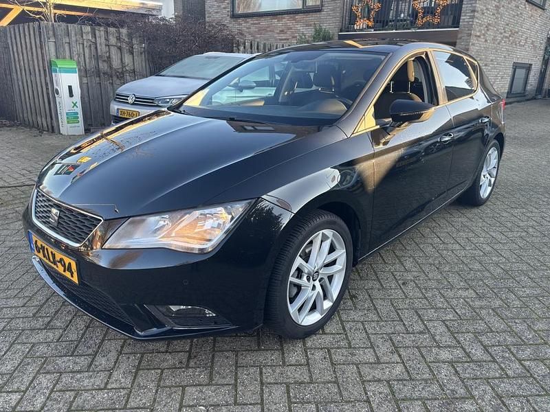 Zwart Gebruikt 2013 Seat Leon Style Hatchback | € 11.940 (Iets duurder) - Afbeelding 1/4