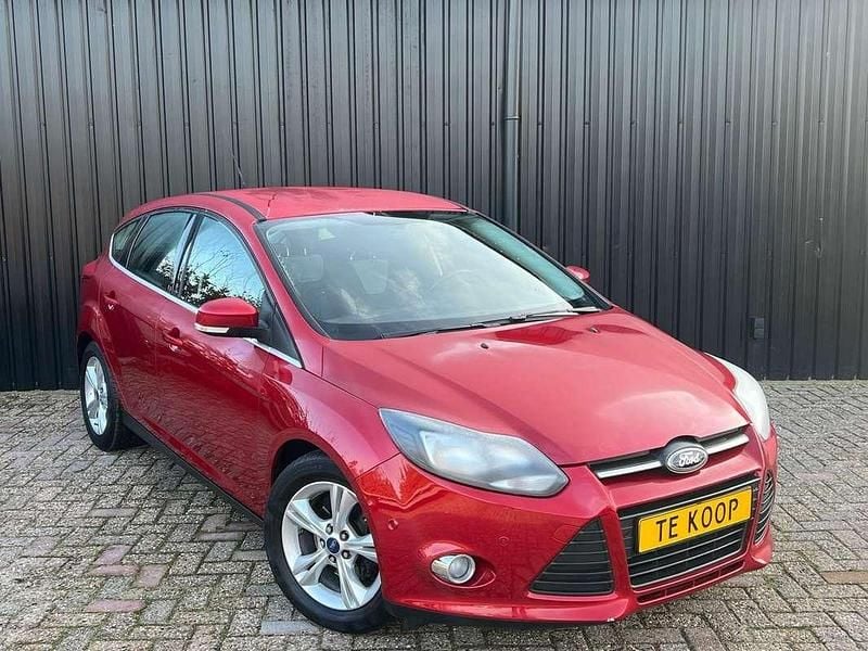 Rood Gebruikt 2013 Ford Focus Champions Edition Hatchback | € 6.950 (Goede deal) - Afbeelding 1/4
