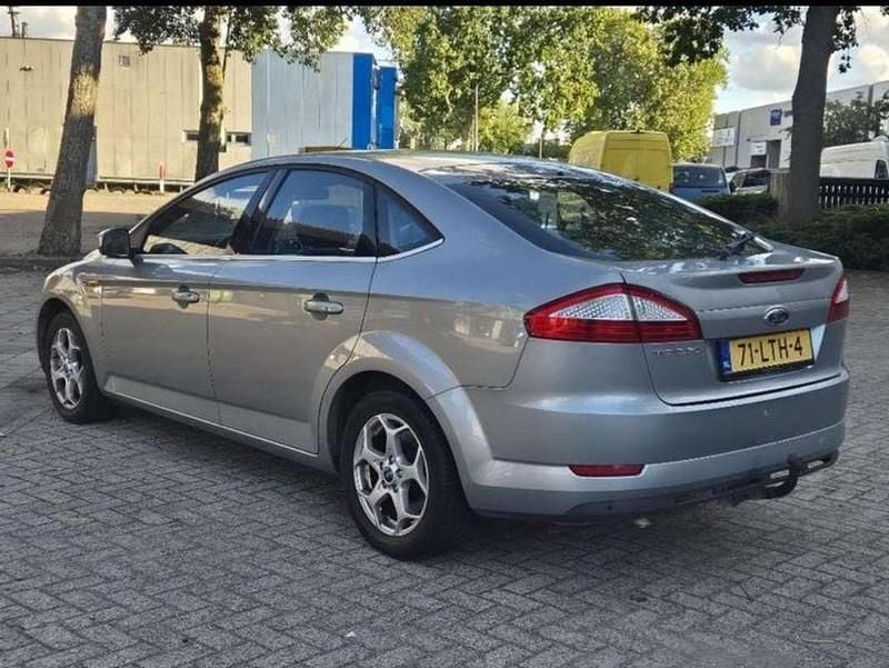 Occasion Ford Mondeo Limited 145 PK (106 kW) 2010 Zilver Hatchback