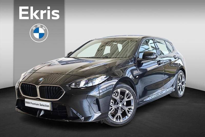 Zwart Gebruikt 2024 BMW 120 M Sport Hatchback | € 38.750 (Iets duurder) - Afbeelding 1/4
