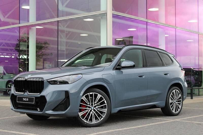 Grijs Nieuw 2025 BMW X1 Comfort Edition SUV | € 70.851 (Iets duurder) - Afbeelding 1/4