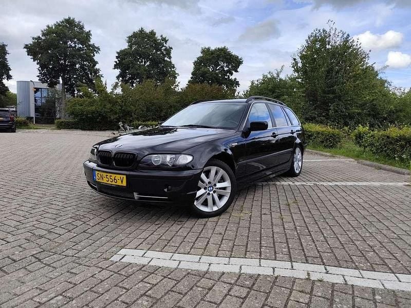 Zwart Gebruikt 2003 BMW 330 Stationwagen | € 7.950 (Goede deal) - Afbeelding 1/4