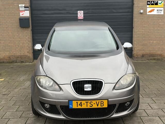 Grijs (metallic) Occasion 2007 Seat Altea MPV | € 1.950 (Eerlijke prijs) - Afbeelding 1/4
