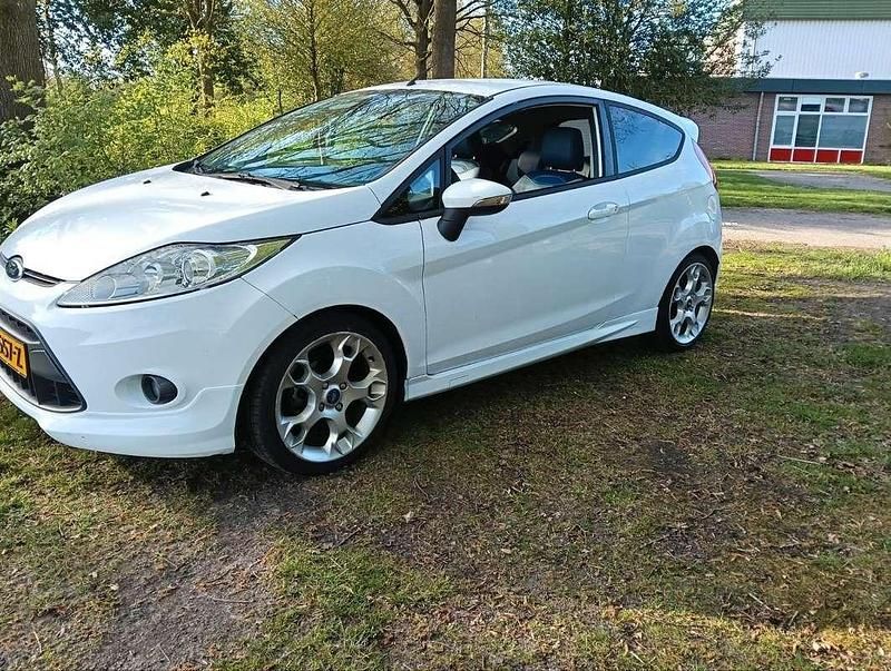 Wit Gebruikt 2010 Ford Fiesta Sport Hatchback | € 2.500 (Super prijs) - Afbeelding 1/4