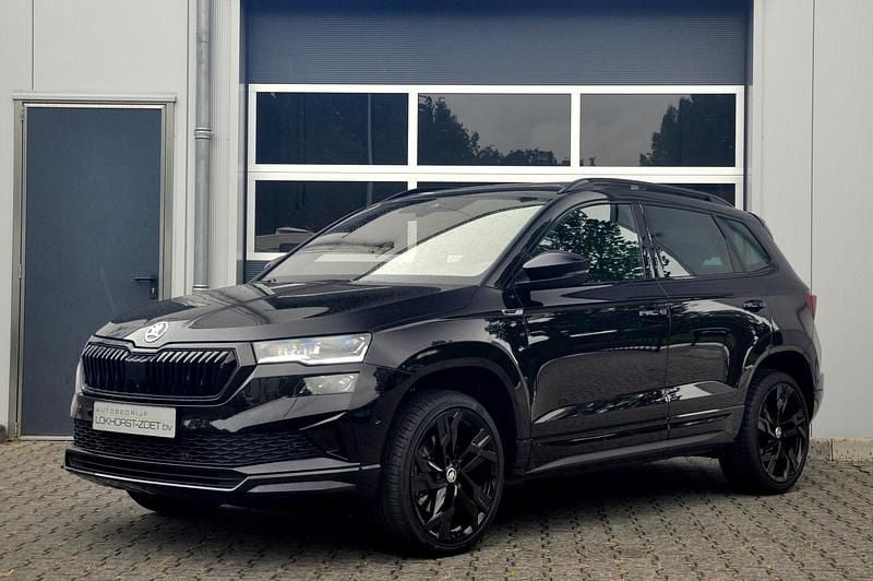 Zwart Gebruikt 2023 Skoda Karoq Business Line SUV | € 32.700 (Eerlijke prijs) - Afbeelding 1/4