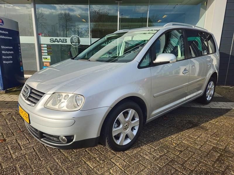 Grijs Gebruikt 2005 VW Touran Highline MPV | € 2.000 (Iets duurder) - Afbeelding 1/4