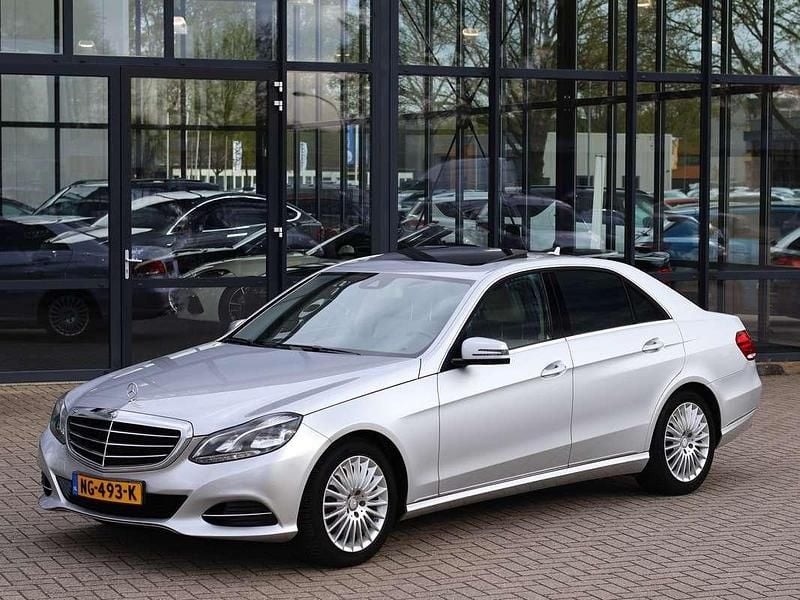 Zilver Gebruikt 2015 Mercedes E350 Elegance Sedan | € 19.995 - Afbeelding 1/4