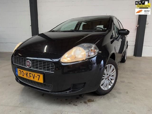 Zwart Gebruikt 2009 Fiat Grande Punto Lusso Hatchback | € 3.000 (Eerlijke prijs) - Afbeelding 1/4