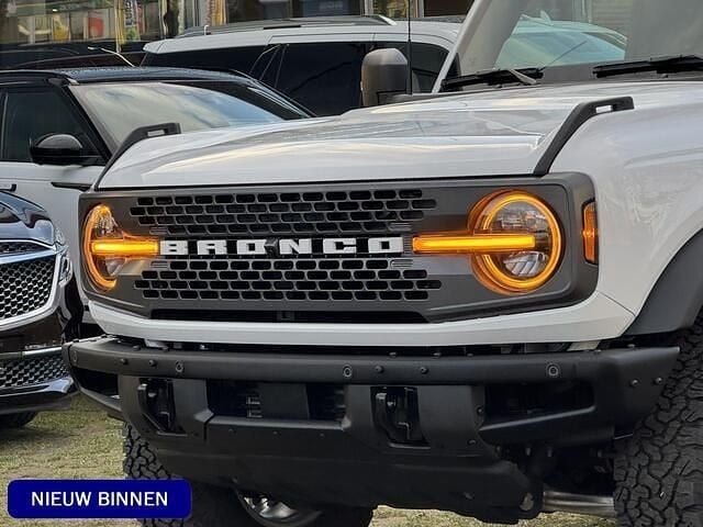 Wit Nieuw 2025 Ford Bronco SUV | € 69.000 - Afbeelding 1/4