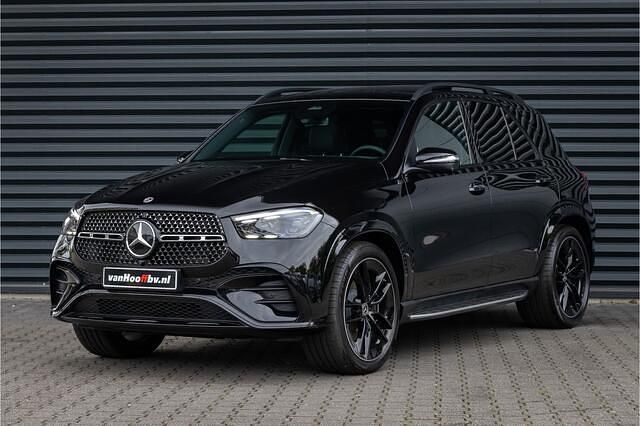 Zwart Gebruikt 2025 Mercedes GLE450 AMG AMG line SUV | € 149.900 - Afbeelding 1/4