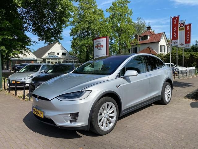 Grijs Gebruikt 2017 Tesla Model X SUV | € 37.950 (Eerlijke prijs) - Afbeelding 1/4