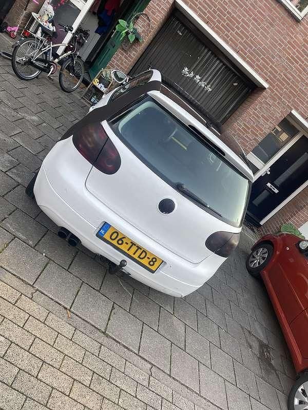 Zwart Gebruikt 2005 VW Golf IV Sportline Hatchback | € 2.000 (Eerlijke prijs) - Afbeelding 1/4