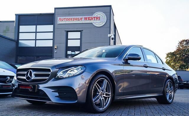 Grijs Gebruikt 2018 Mercedes E200 Business Sedan | € 28.999 (Eerlijke prijs) - Afbeelding 1/4