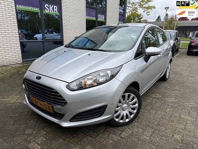 Grijs Gebruikt 2015 Ford Fiesta Style Hatchback | € 5.950 (Goede deal) - Afbeelding 1/4