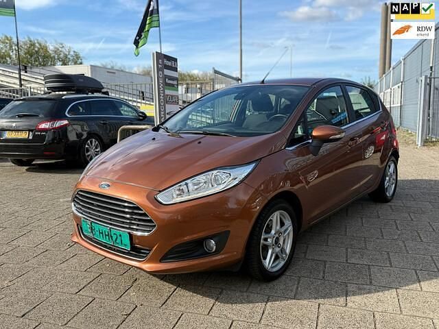 Bruin Occasion 2013 Ford Fiesta Titanium Hatchback | € 4.249 (Goede deal) - Afbeelding 1/4