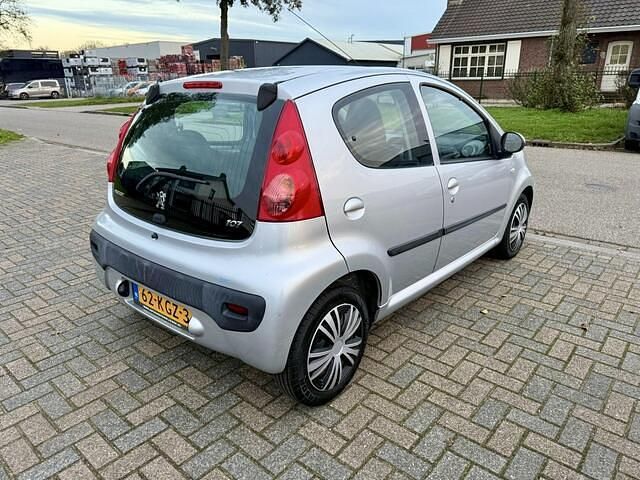 Occasion Peugeot 107 68 PK (50 kW) 2009 Grijs (metallic) Hatchback