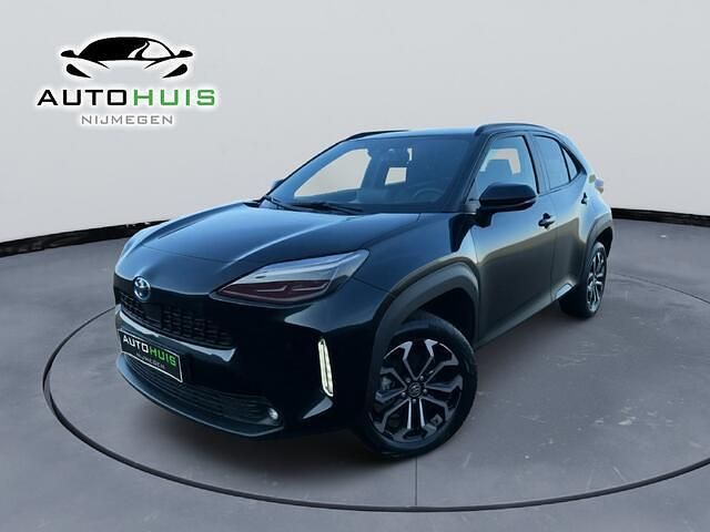 Zwart (metallic) Occasion 2024 Toyota Yaris Cross SUV | € 26.745 (Super prijs) - Afbeelding 1/4