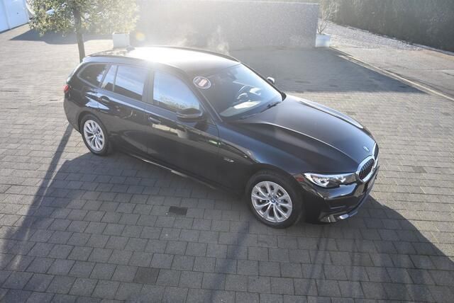 Zwart Gebruikt 2022 BMW 330 Stationwagen | € 33.490 (Eerlijke prijs) - Afbeelding 1/4