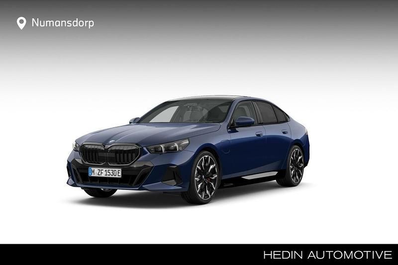 Blauw Gebruikt 2024 BMW 550e M Sport Sedan | € 110.409 (Duur) - Afbeelding 1/3