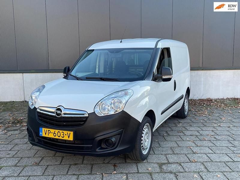 Wit Gebruikt 2015 Opel Combo Sedan | € 7.850 (Goede deal) - Afbeelding 1/4