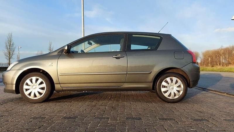 Grijs Gebruikt 2003 Toyota Corolla Sol Hatchback | € 1.500 (Goede deal) - Afbeelding 1/4