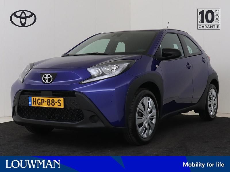 Blauw Gebruikt 2025 Toyota Aygo Play Hatchback | € 19.945 (Eerlijke prijs) - Afbeelding 1/3