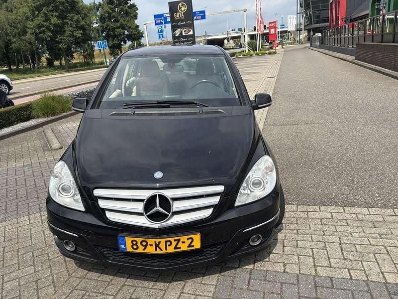 Zwart Gebruikt 2010 Mercedes B180 MPV | € 4.500 (Iets duurder) - Afbeelding 1/4