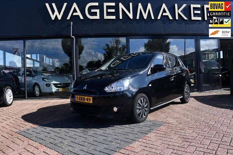 Zwart, metallic lak Gebruikt 2014 Mitsubishi Space Star Invite Hatchback | € 7.750 (Eerlijke prijs) - Afbeelding 1/4