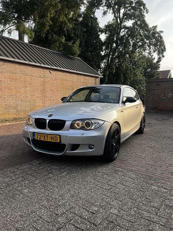 Grijs Gebruikt 2007 BMW 118 M Sport Hatchback | € 5.500 (Iets duurder) - Afbeelding 1/4