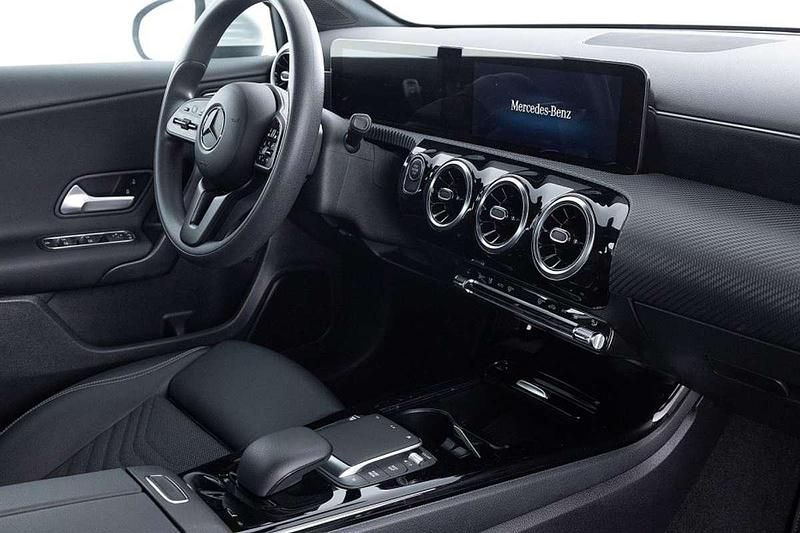 Occasion Mercedes A250 Premium 160 PK (117 kW) 2022 Grijs Hatchback